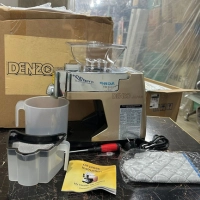  DENZO Cold & Hot Oil Press Machine Small Household Oil Expeller for Home Use Peanut Sesame Mustard Coconut Seed Oil Extraction Machine Hot & Cold Pressing System Compact Kitchen Oil Maker Wholesale Supply